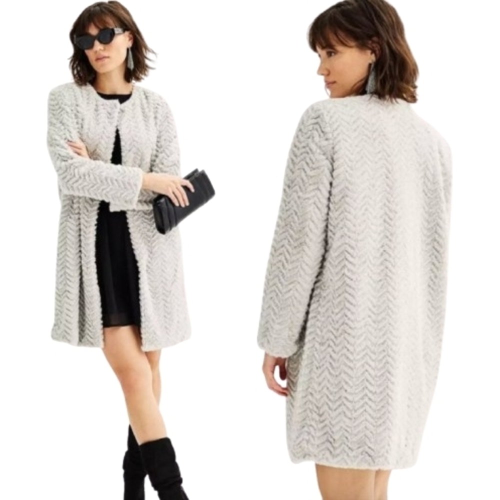 Carmen Marc Valvo Chevron Gray Faux Fur Coat One Snap Front Size S Soft Lined
